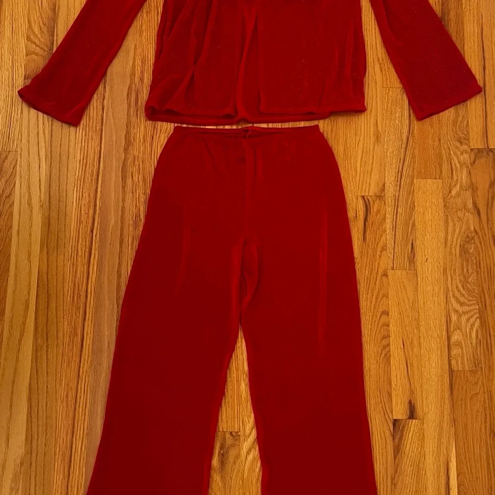 Leo’s Red Dance Costume – 2 Piece Set (Adult Medium/Adult Large)